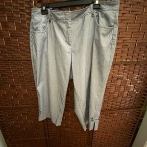 Dressbarn Woman Cropped Capris Pants